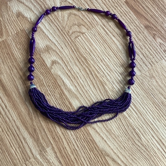2 vintage bead necklaces. 2 different lengths, 2 main colours, purple. - Picture 2 of 8